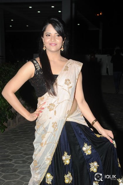 Anasuya-at-Mosagallaku-Mosagadu-Movie-Audio-Launch